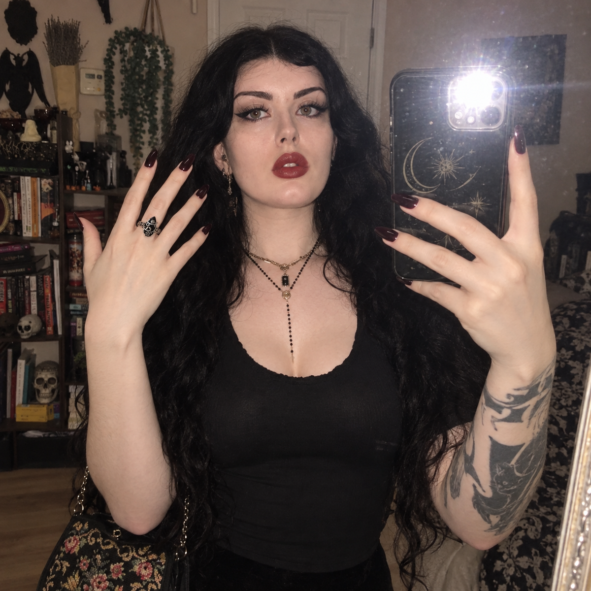 Mirror selfie styling the Vintage Black Stone Flower Ring