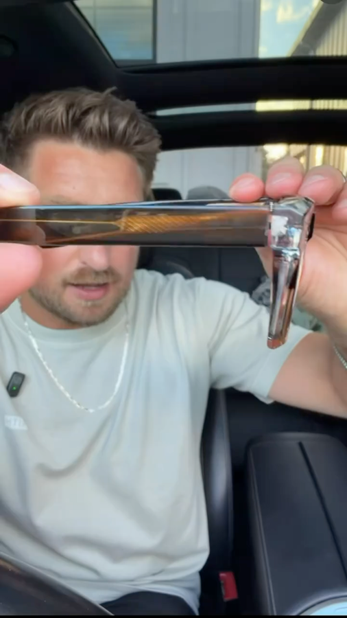 Verona reviewer demonstrating the frame details